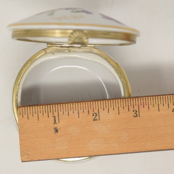 VTG Trinket Box Footed Purple Violets Porcelain Hand Painted Gold Hinge Round - Picture 16 of 16